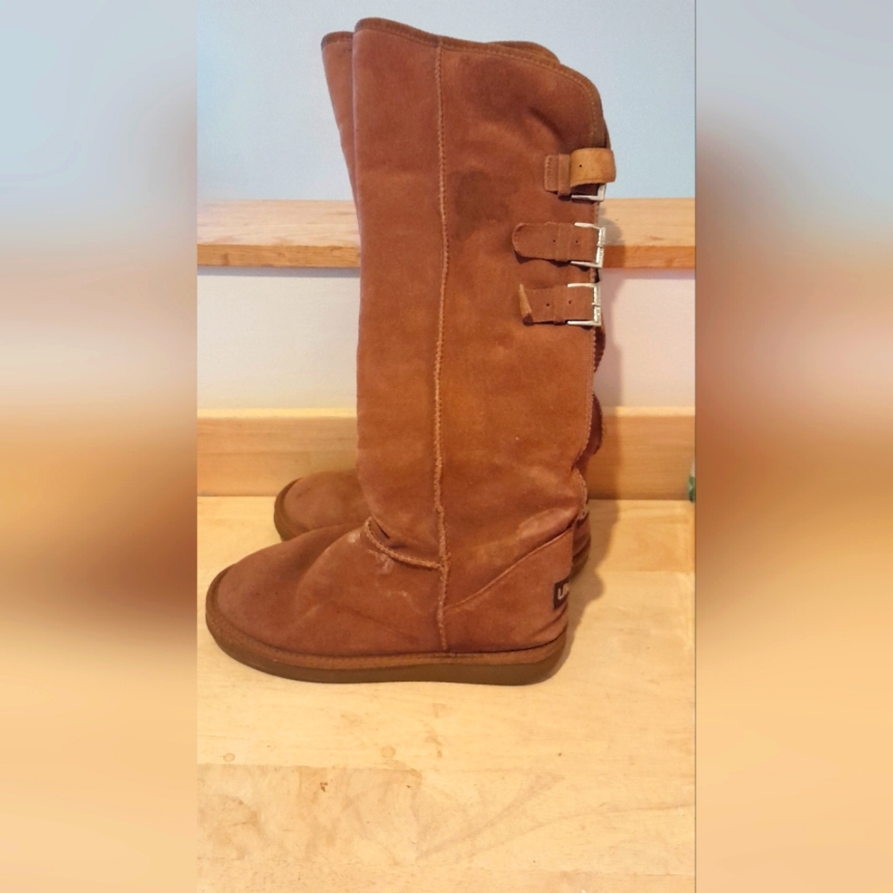 Ukala Knee High Boot Boots with Buckles & Shearling lined Size 8
